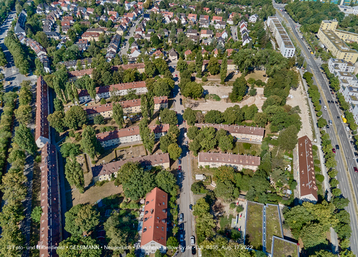 17.08.2022 - Luftbilder von der Baustelle Maikäfersiedlung in Berg am Laim